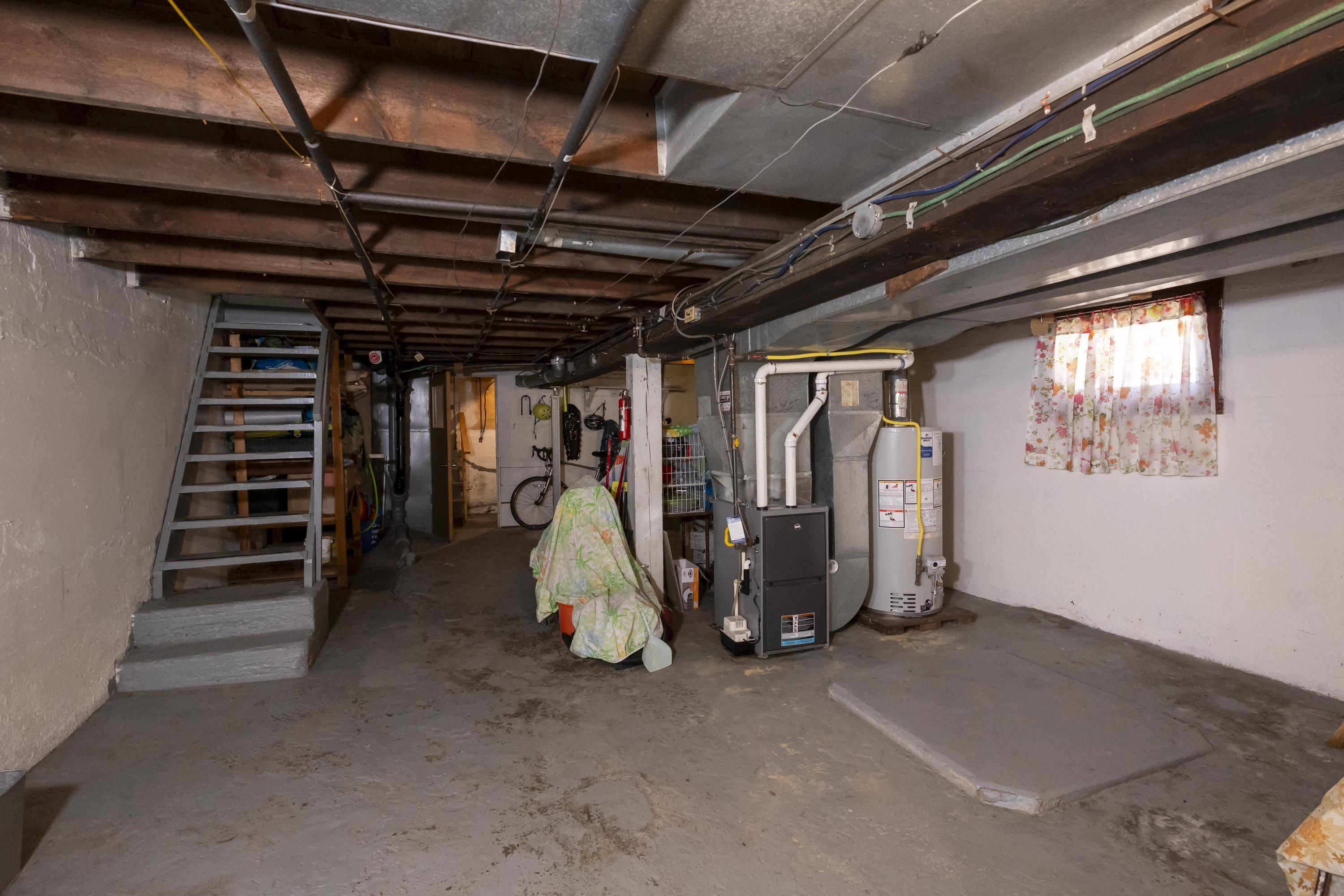 520 Mcpherson Street, Thunder Bay, ON - Indoor Photo Showing Basement