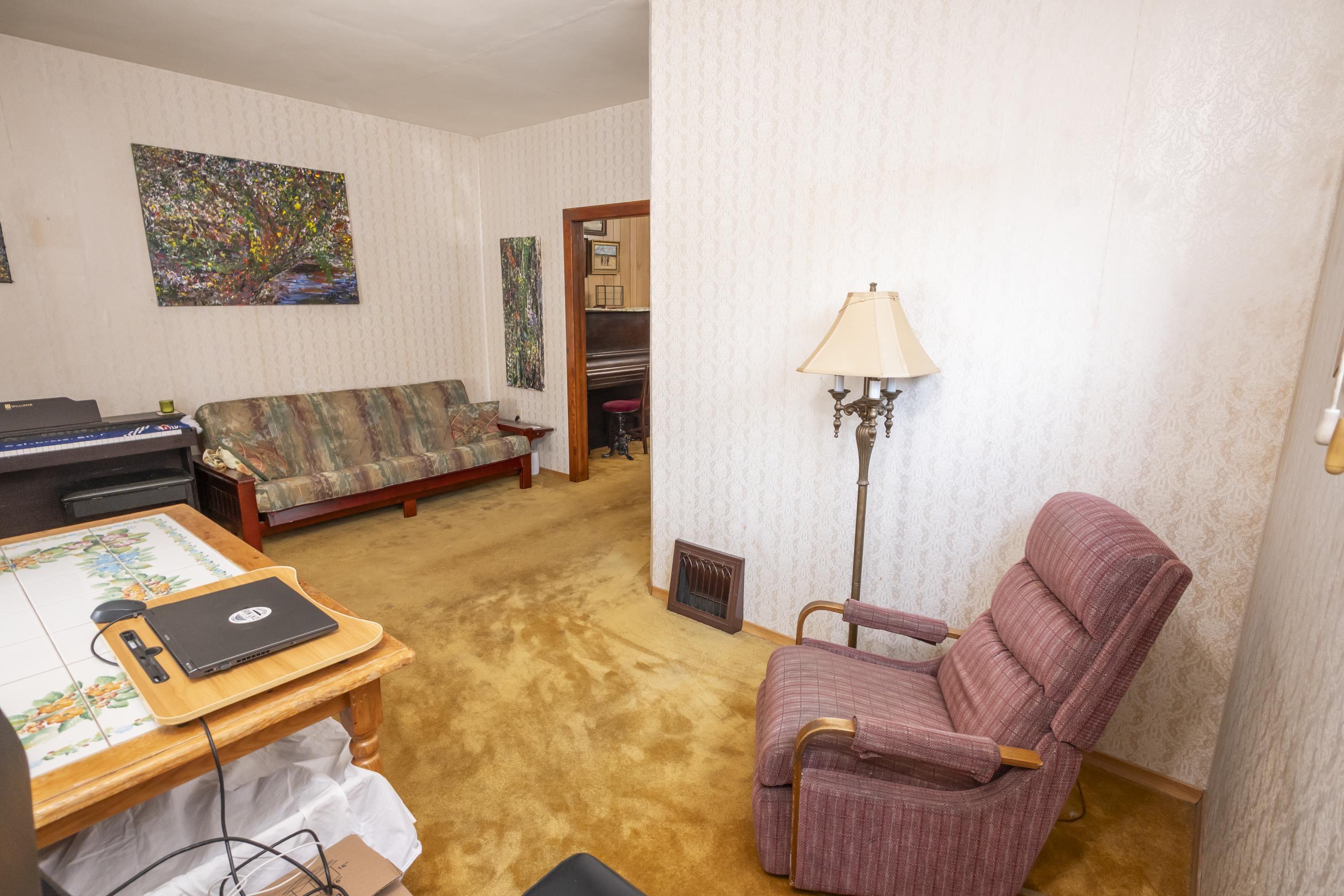 520 Mcpherson Street, Thunder Bay, ON - Indoor Photo Showing Living Room