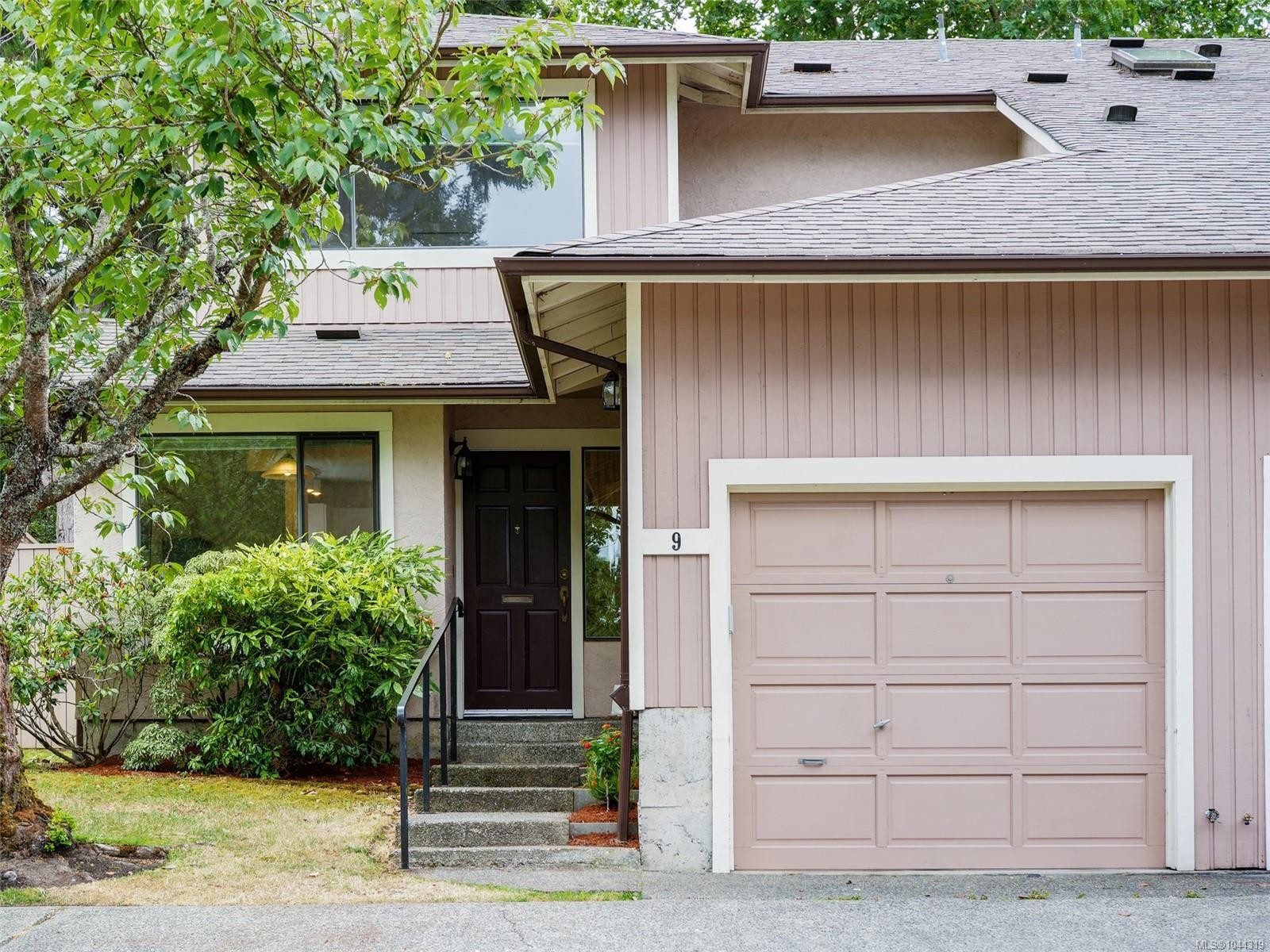 #9-1309 Mckenzie Ave, Saanich, BC