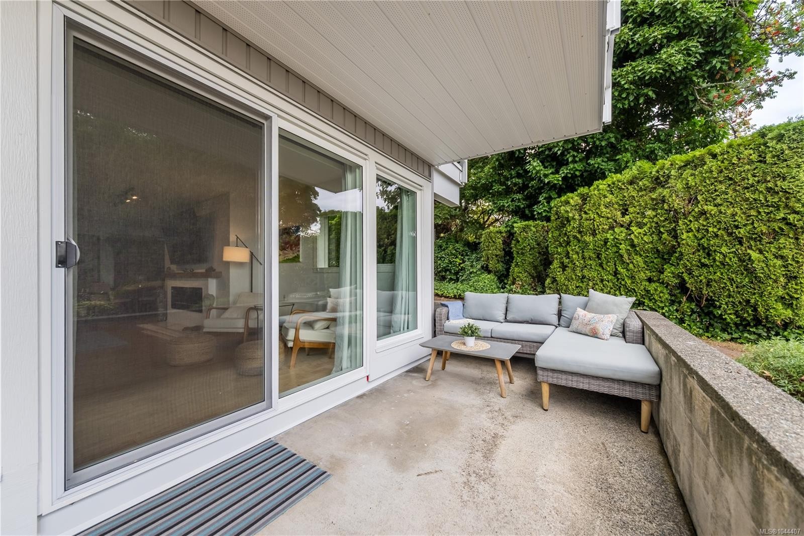 #112-2562 Departure Bay Rd, Nanaimo, BC - Outdoor With Exterior