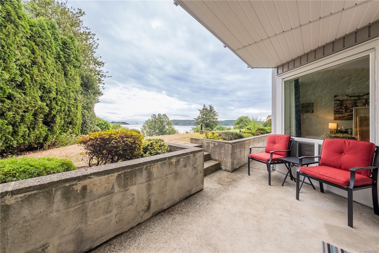 #112-2562 Departure Bay Rd, Nanaimo, BC - Outdoor With Exterior