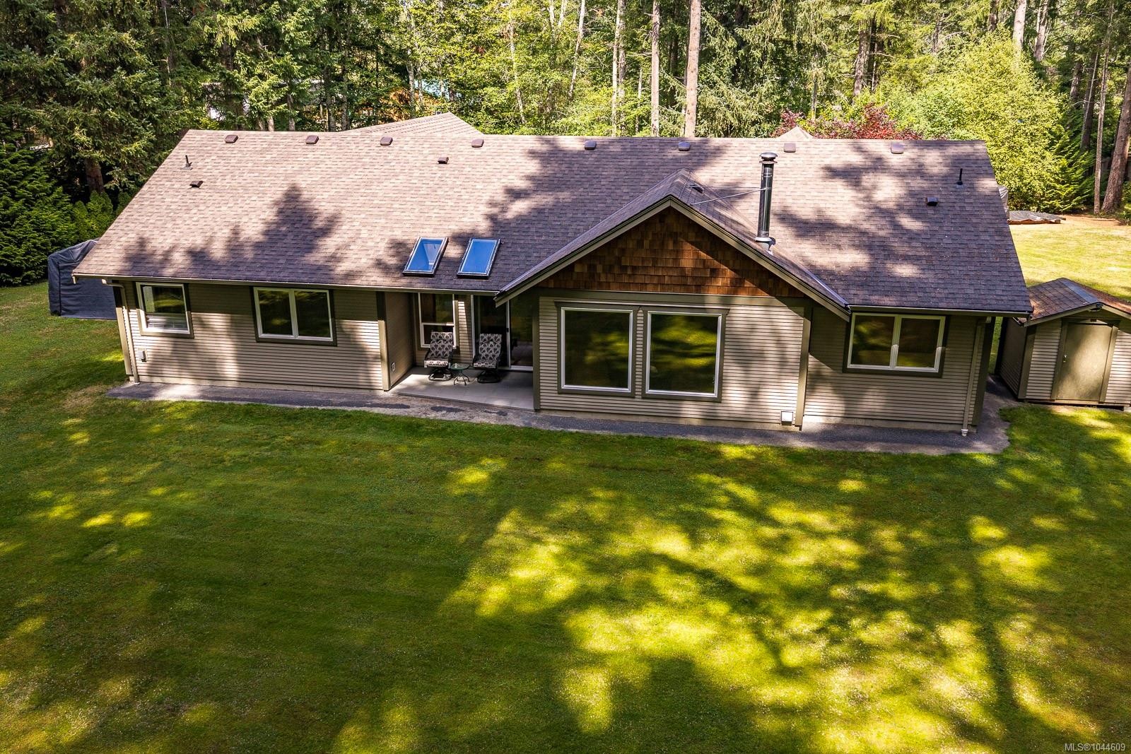 307 Bates Dr, Fanny Bay, BC