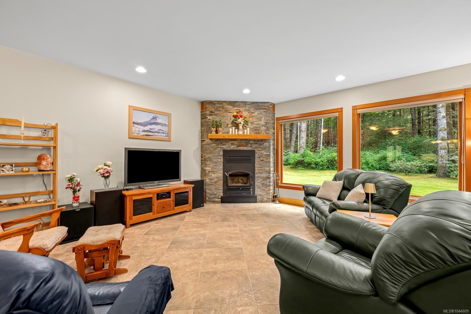 307 Bates Dr, Fanny Bay, BC
