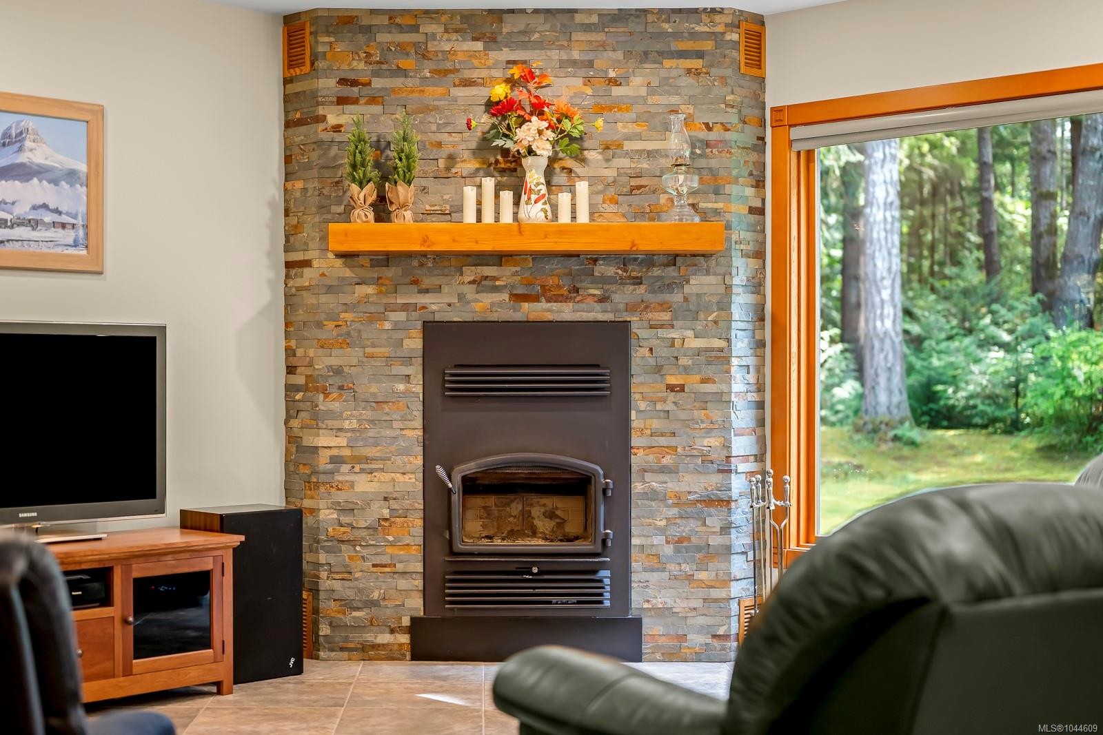 307 Bates Dr, Fanny Bay, BC