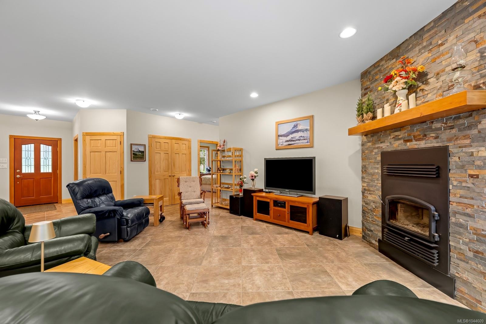 307 Bates Dr, Fanny Bay, BC