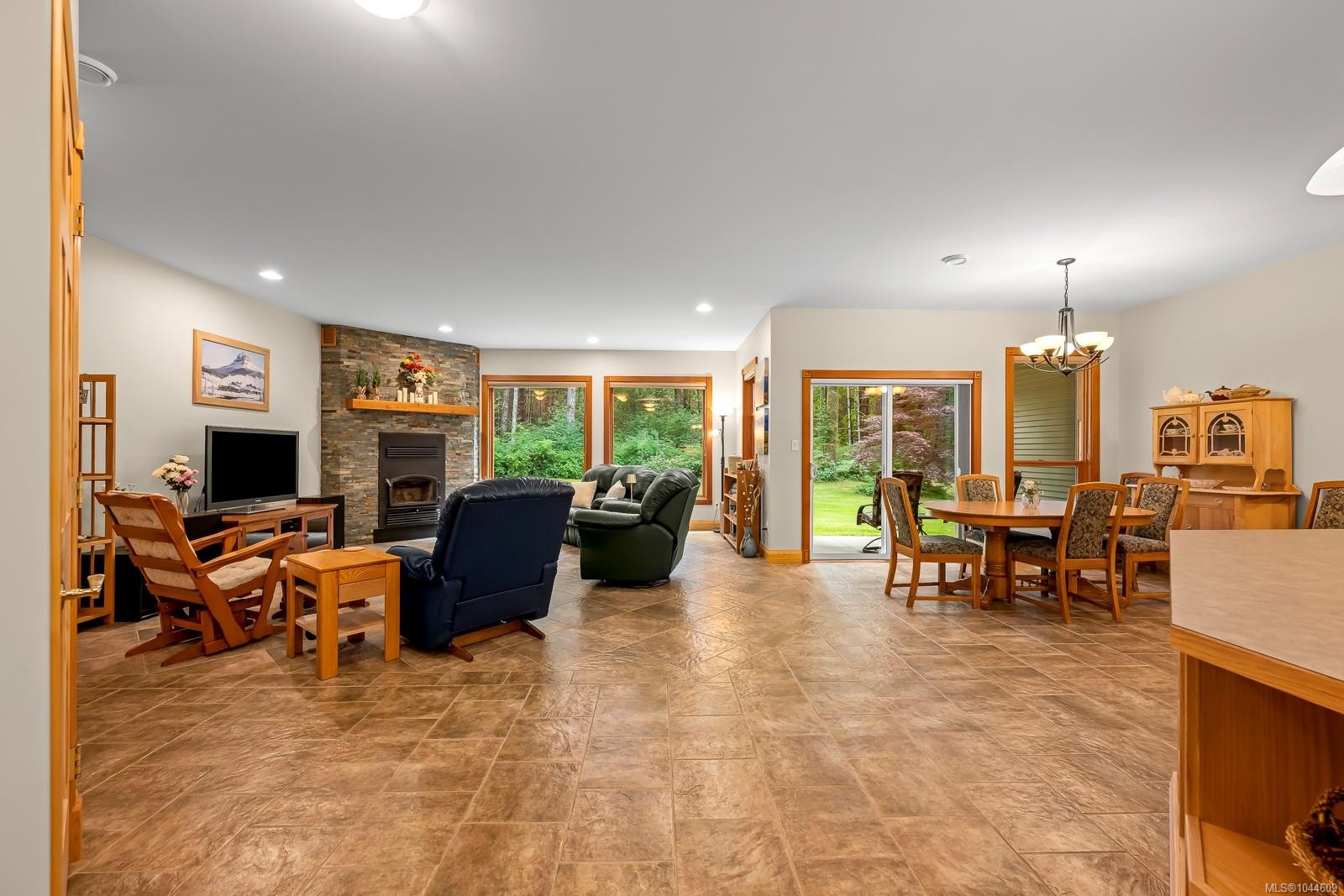 307 Bates Dr, Fanny Bay, BC
