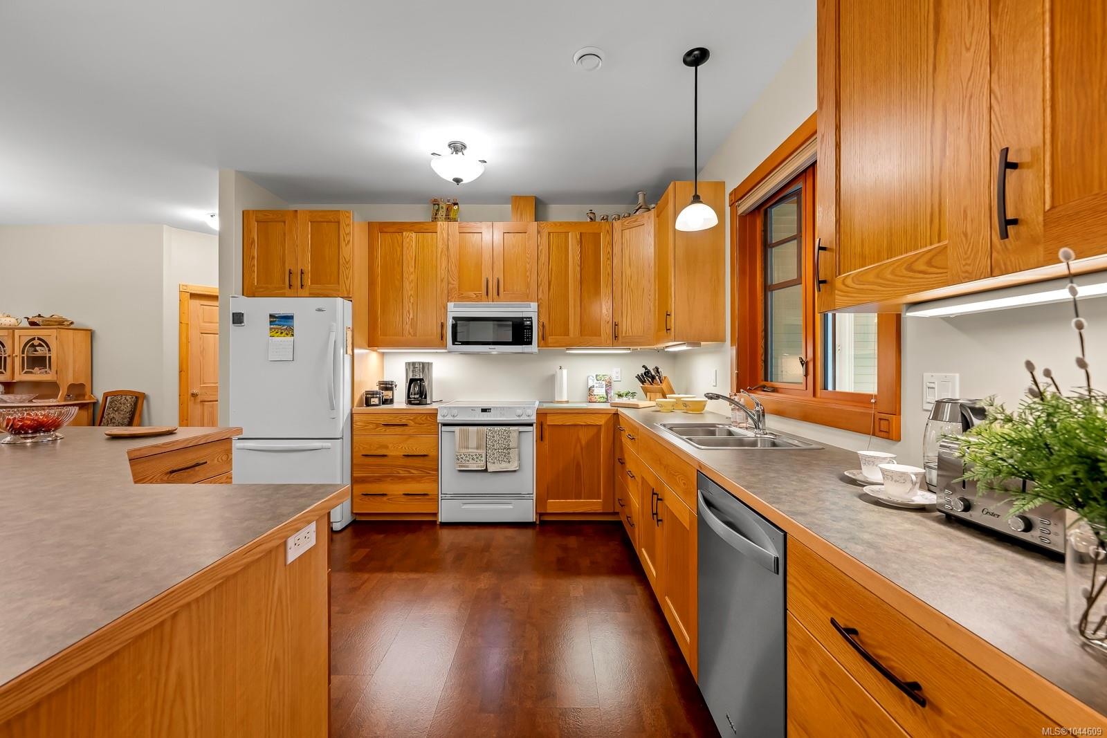 307 Bates Dr, Fanny Bay, BC