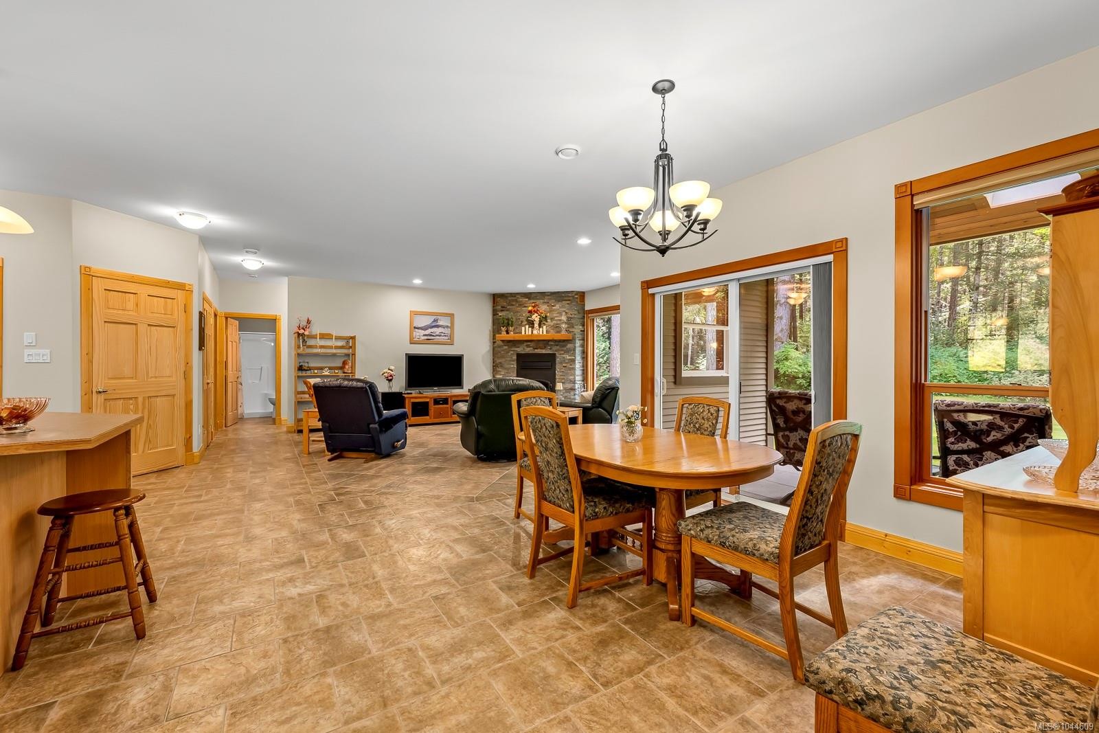 307 Bates Dr, Fanny Bay, BC