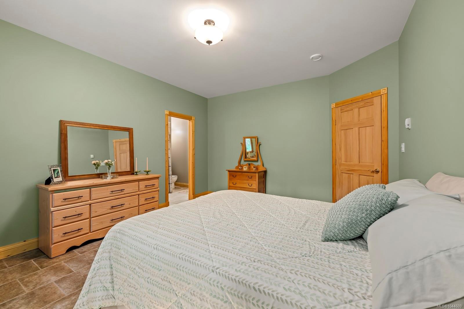 307 Bates Dr, Fanny Bay, BC