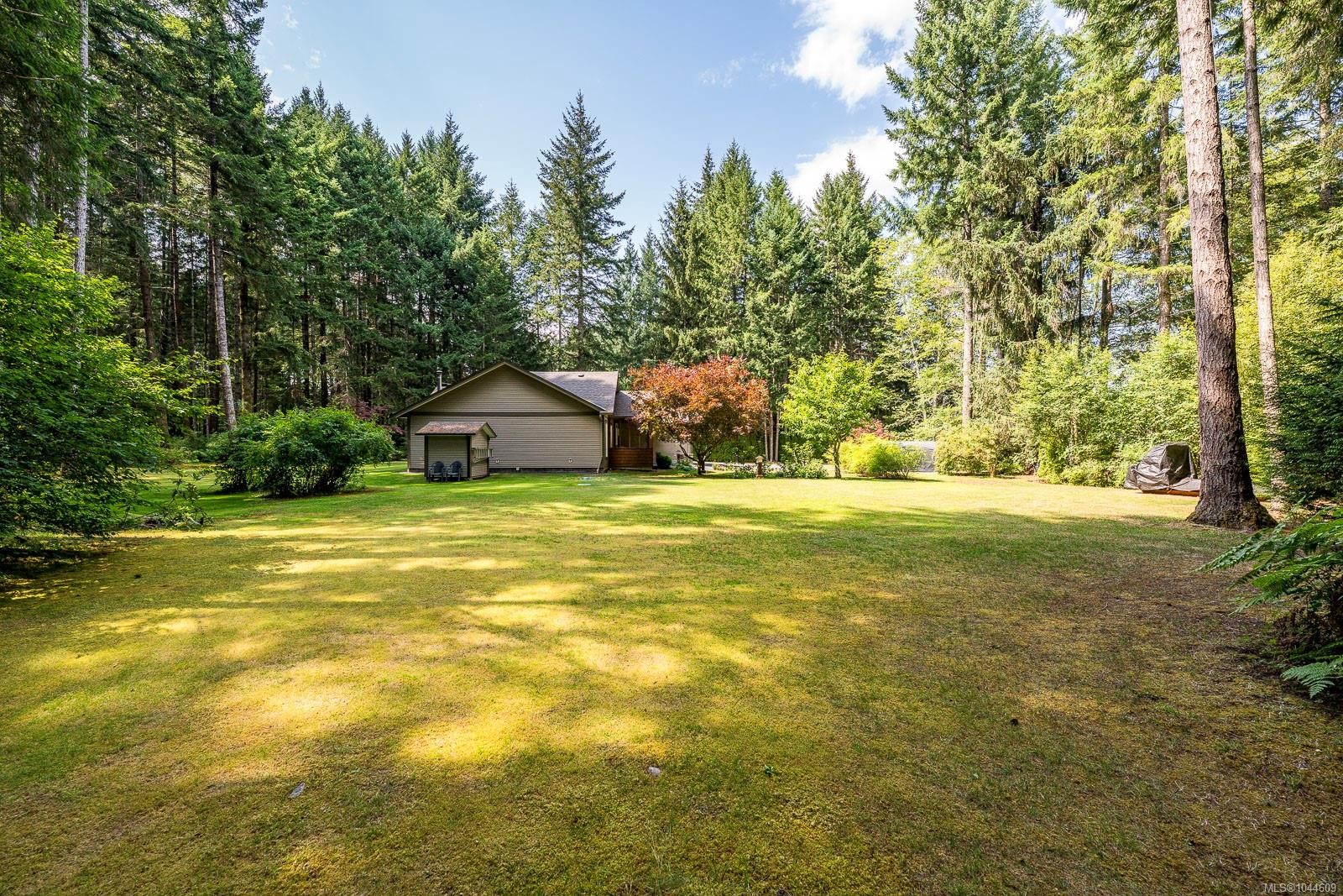 307 Bates Dr, Fanny Bay, BC