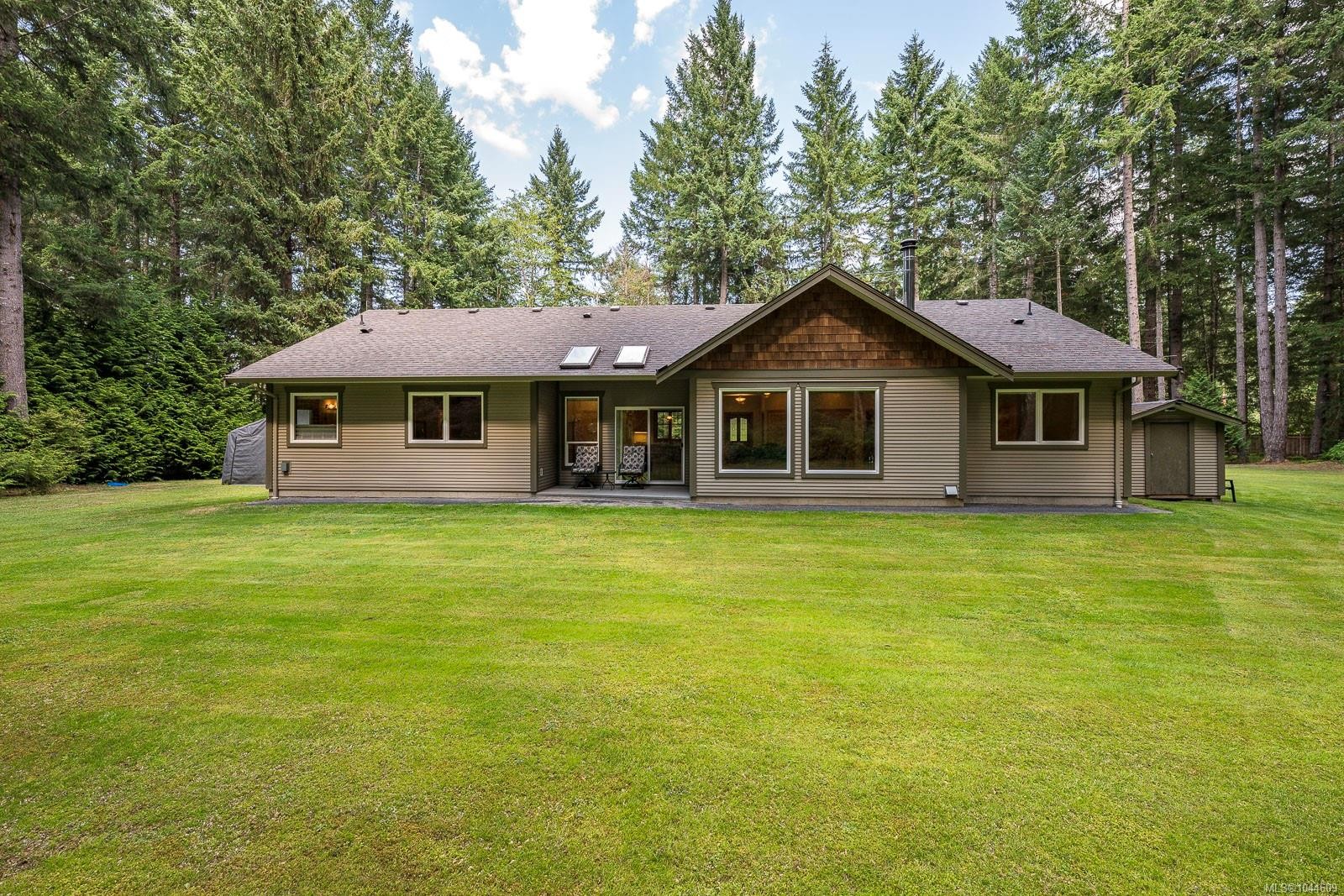 307 Bates Dr, Fanny Bay, BC