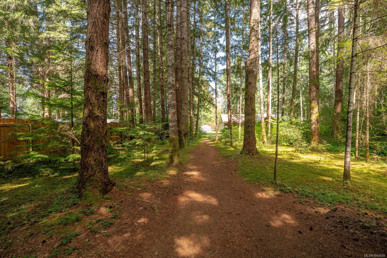 307 Bates Dr, Fanny Bay, BC