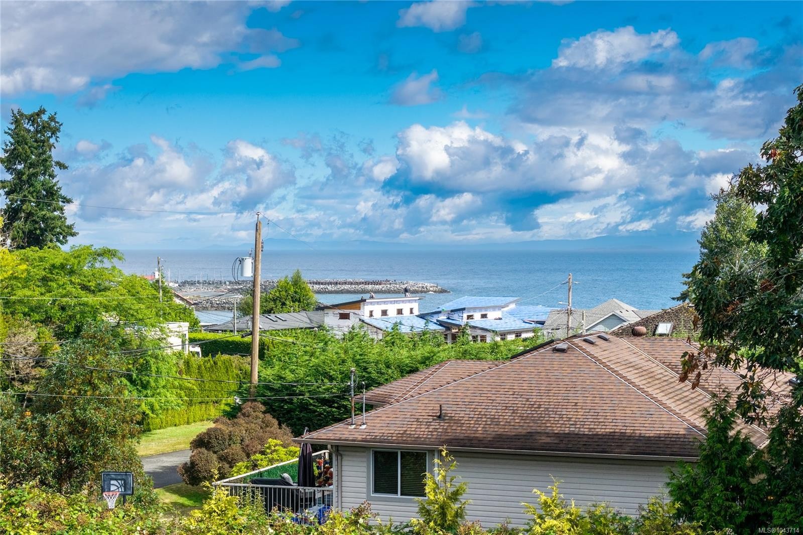 850 Ocean Pl, French Creek, BC
