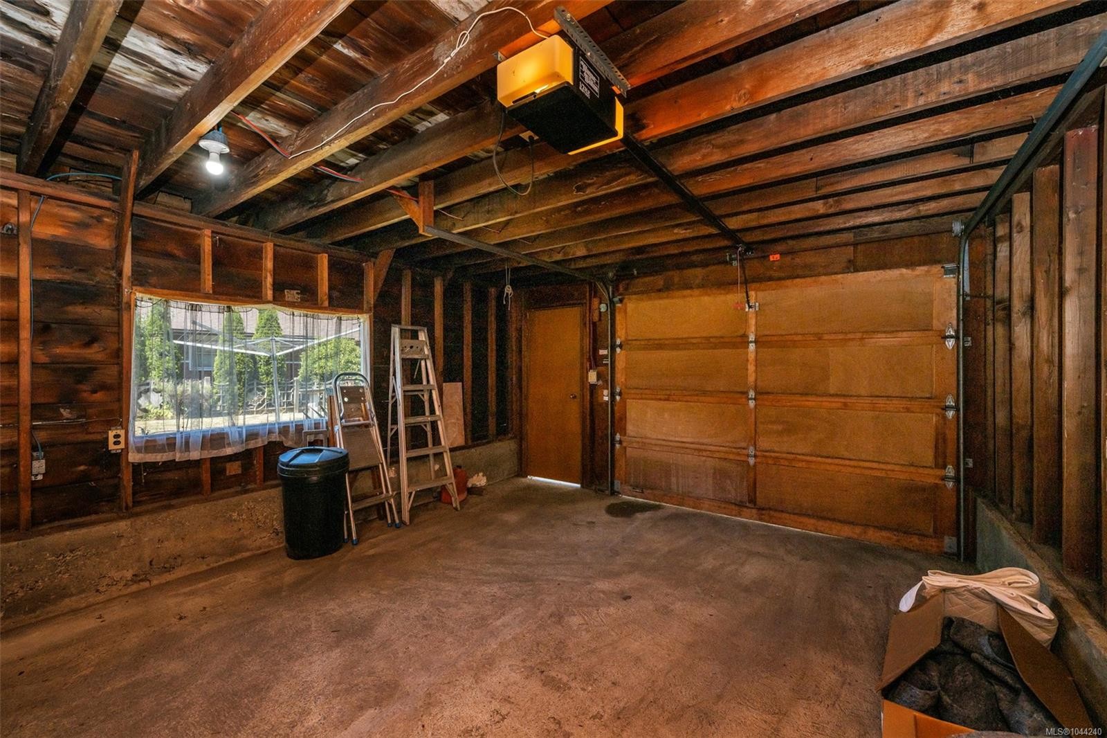 1071 Lodge Ave, Saanich, BC