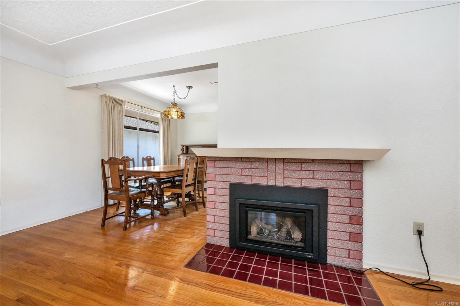 1071 Lodge Ave, Saanich, BC