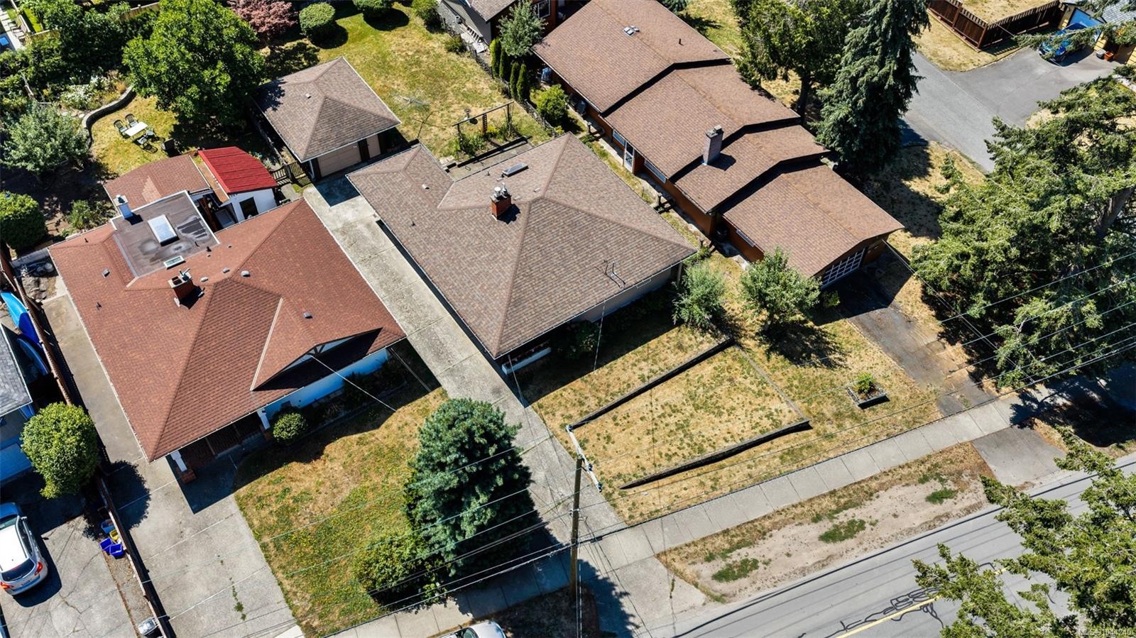 1071 Lodge Ave, Saanich, BC