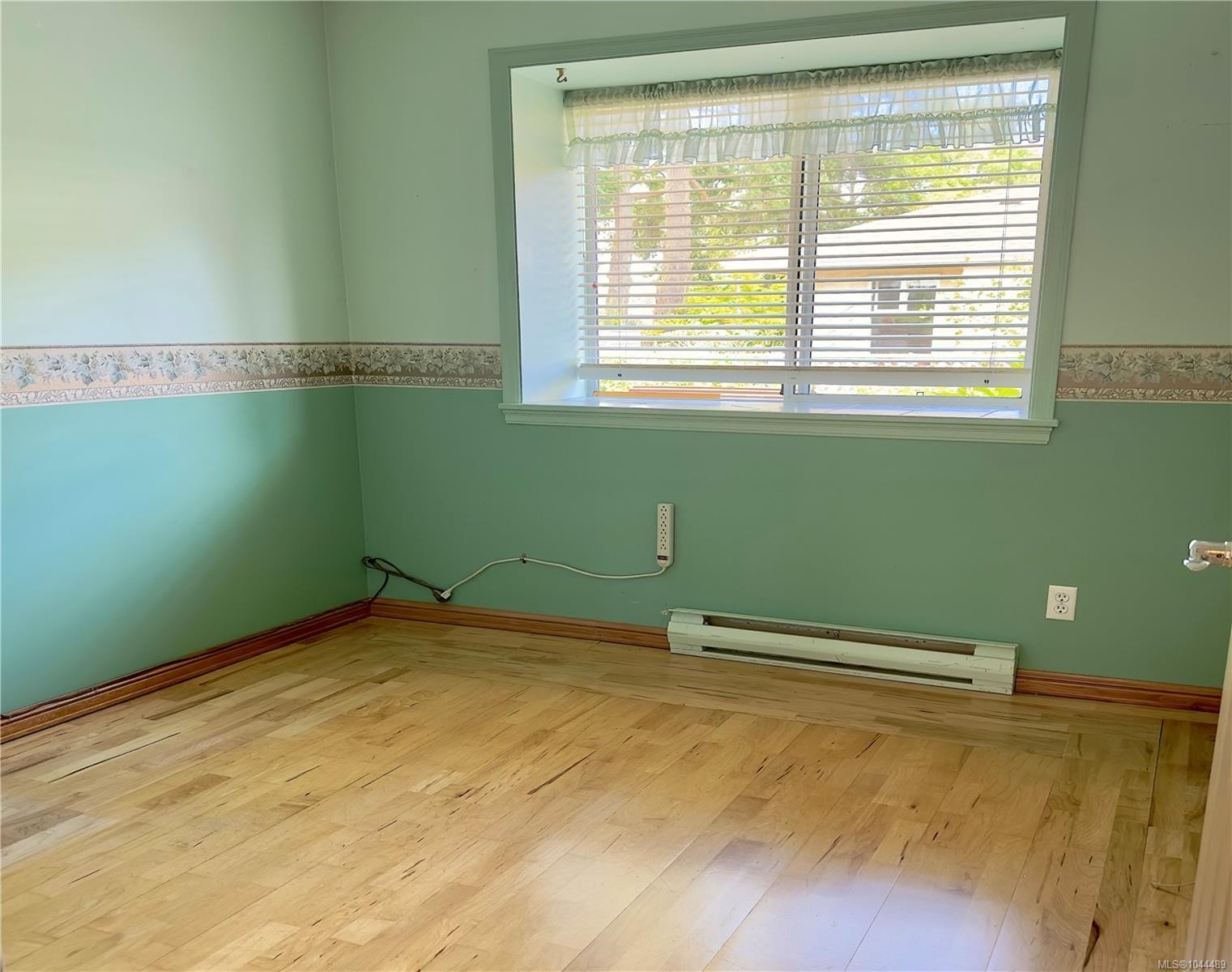#1-10001 Fifth St, Sidney, BC - Indoor Photo Showing Other Room