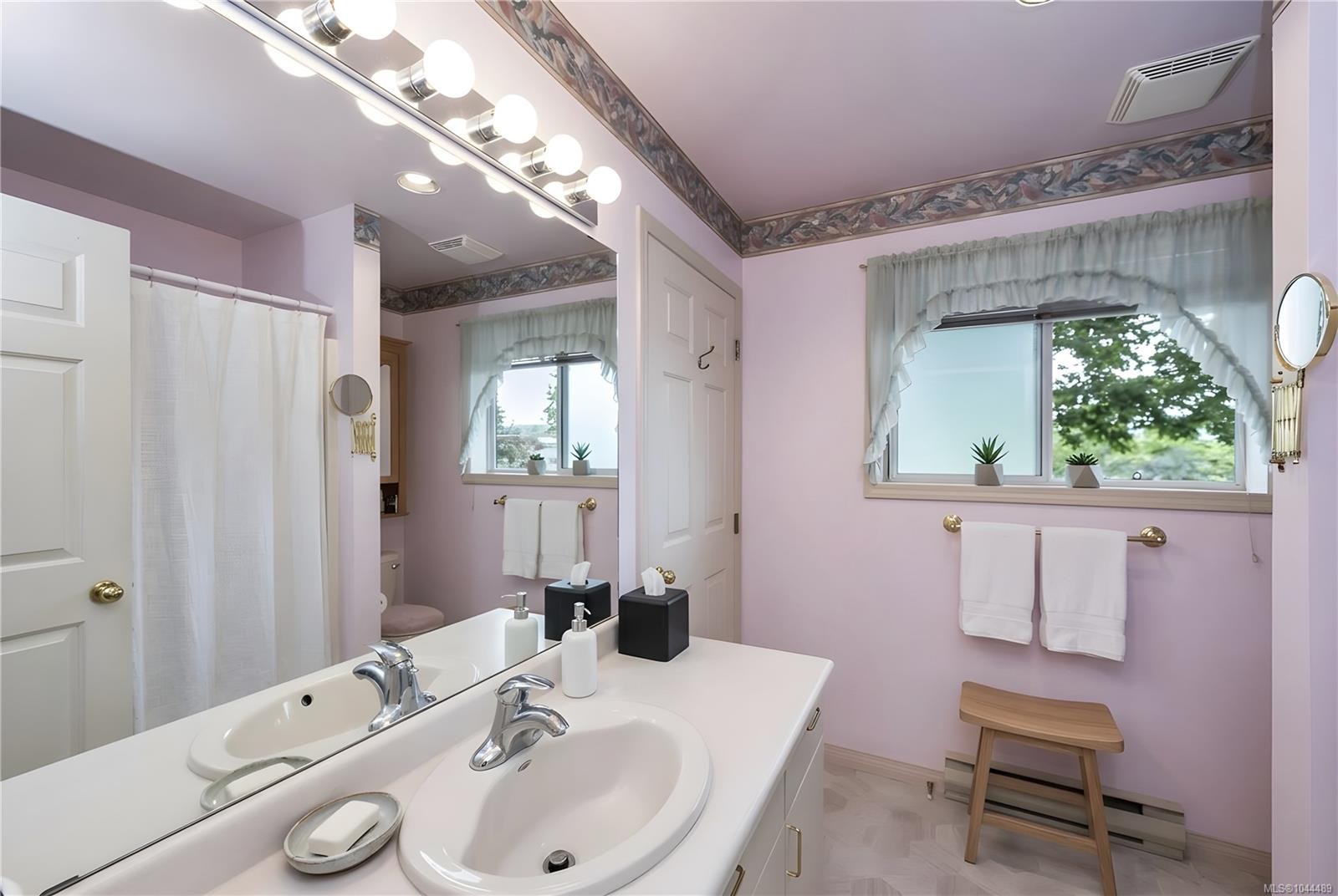 #1-10001 Fifth St, Sidney, BC - Indoor Photo Showing Bathroom