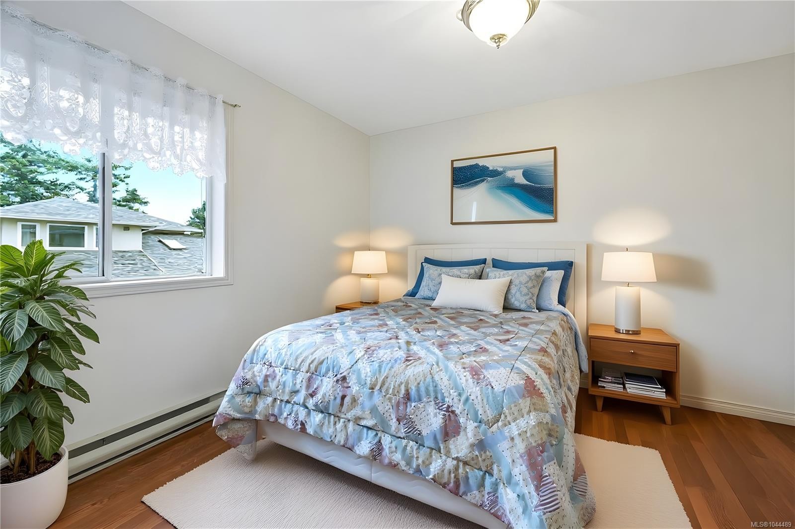 #1-10001 Fifth St, Sidney, BC - Indoor Photo Showing Bedroom