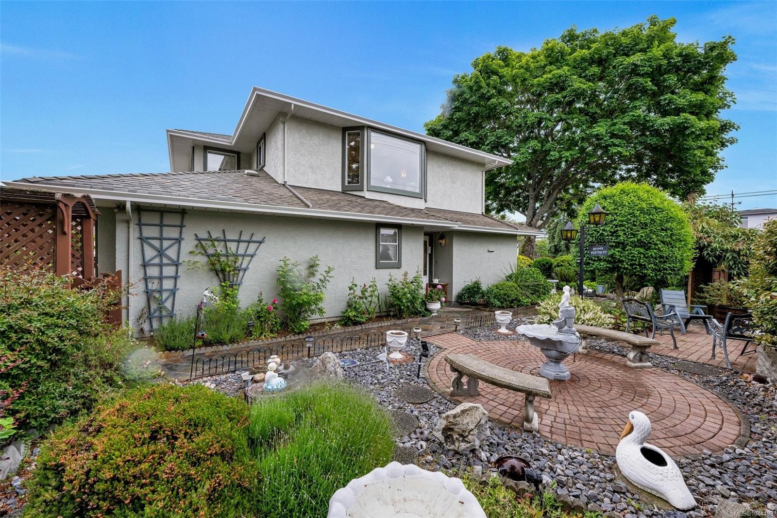 #1-10001 Fifth St, Sidney, BC - Outdoor
