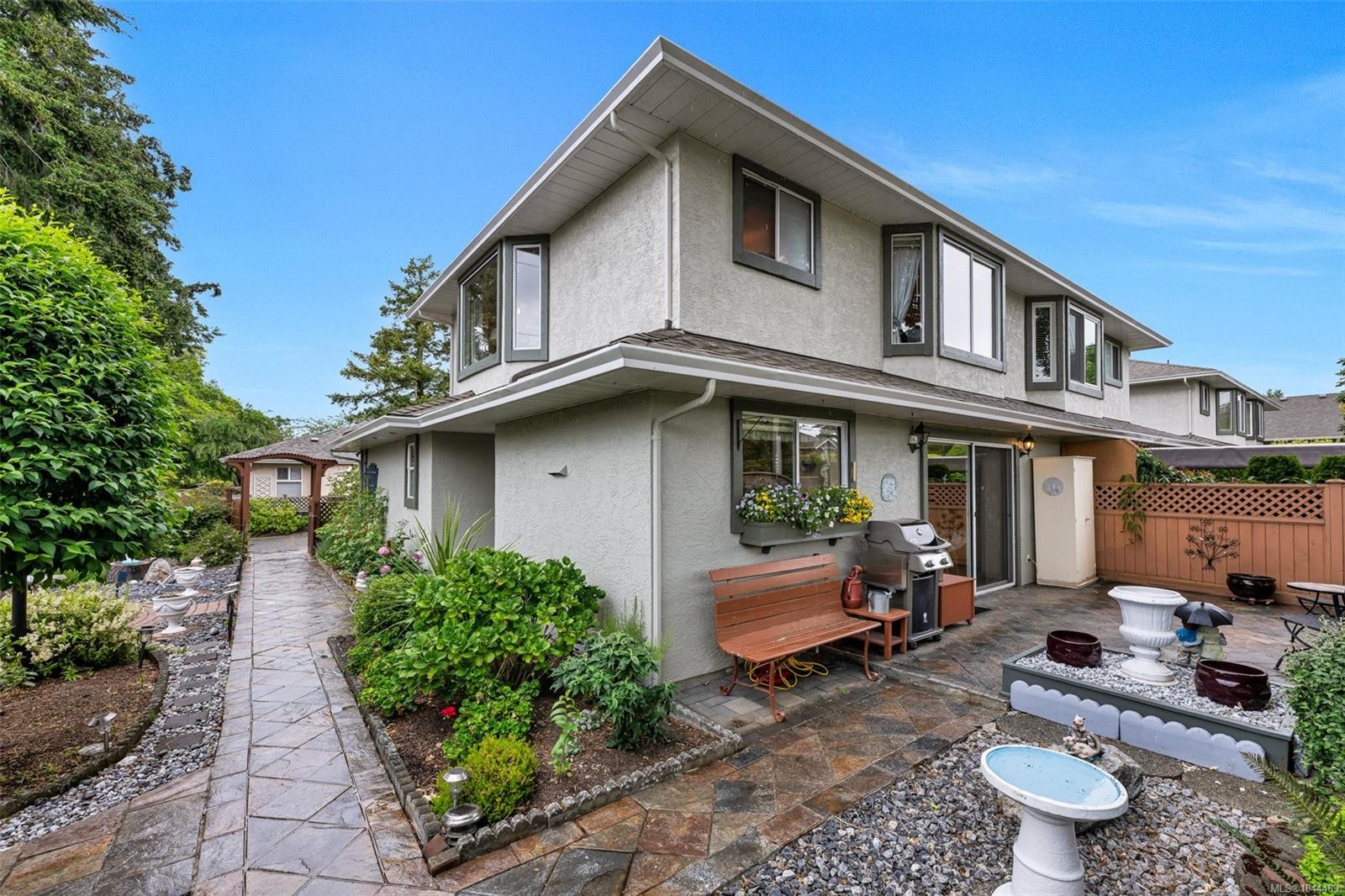 #1-10001 Fifth St, Sidney, BC - Outdoor