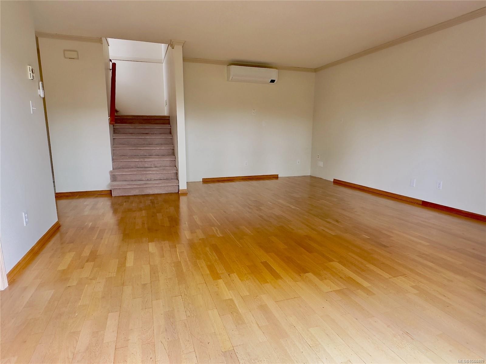 #1-10001 Fifth St, Sidney, BC - Indoor Photo Showing Other Room