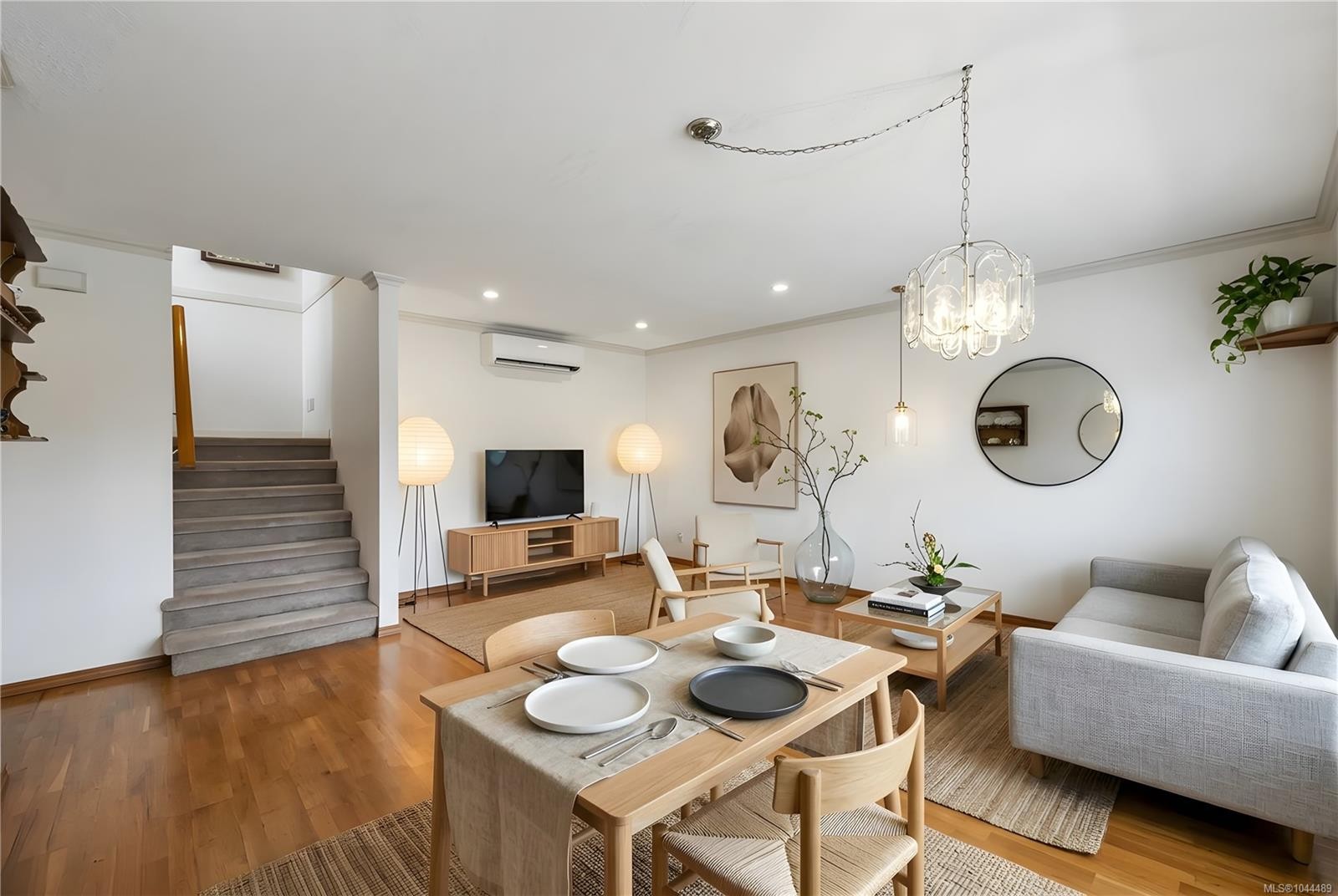 #1-10001 Fifth St, Sidney, BC - Indoor