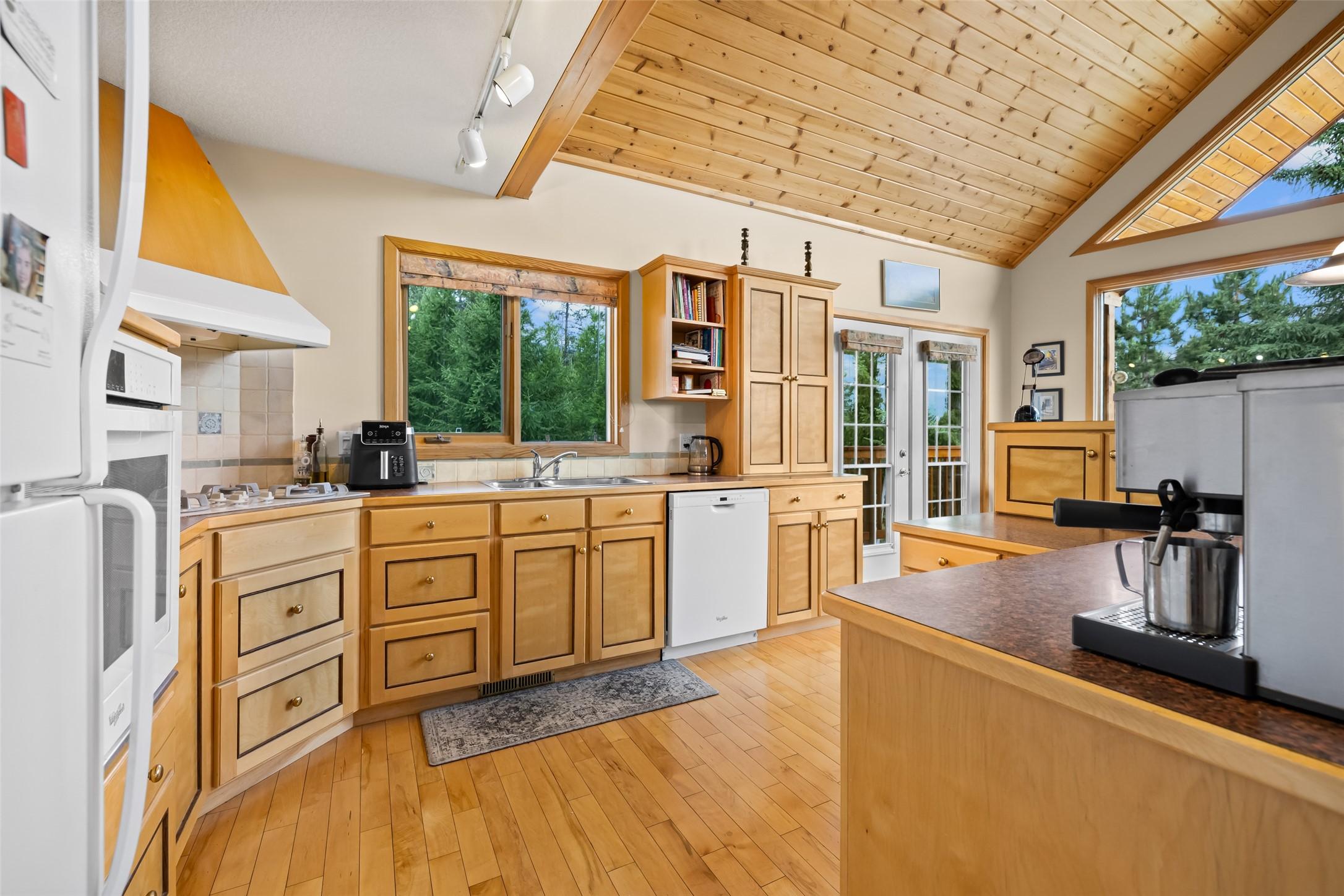 13 Sunrise Crescent, Kimberley, BC - Indoor Photo Showing Kitchen With Double Sink