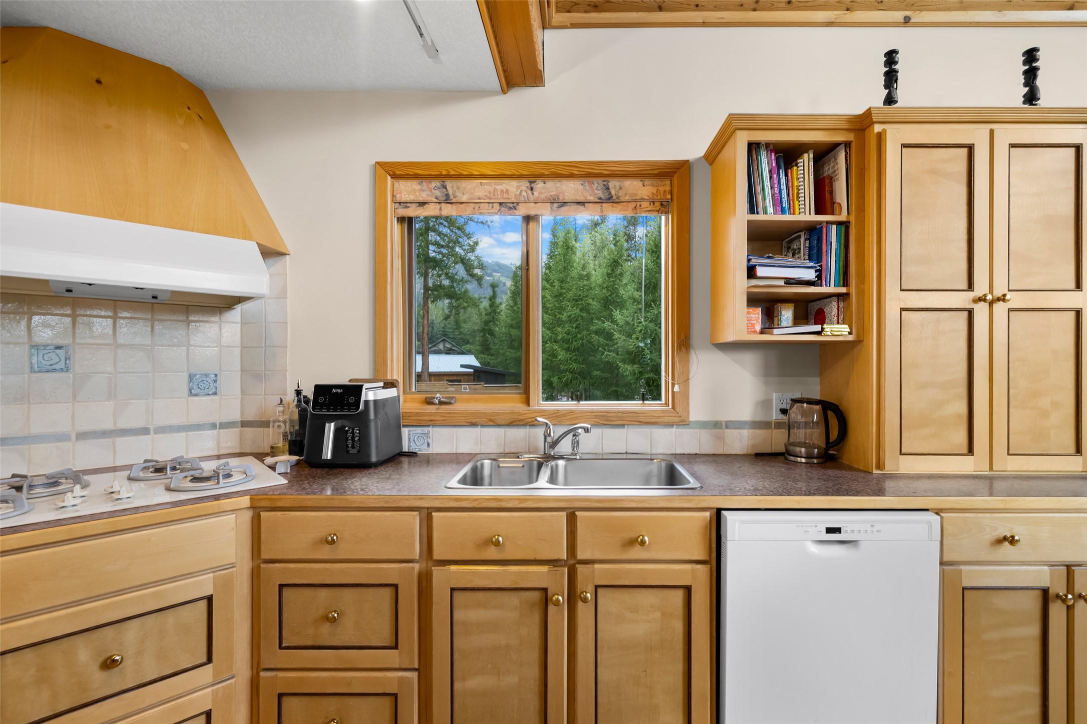 13 Sunrise Crescent, Kimberley, BC - Indoor Photo Showing Kitchen With Double Sink