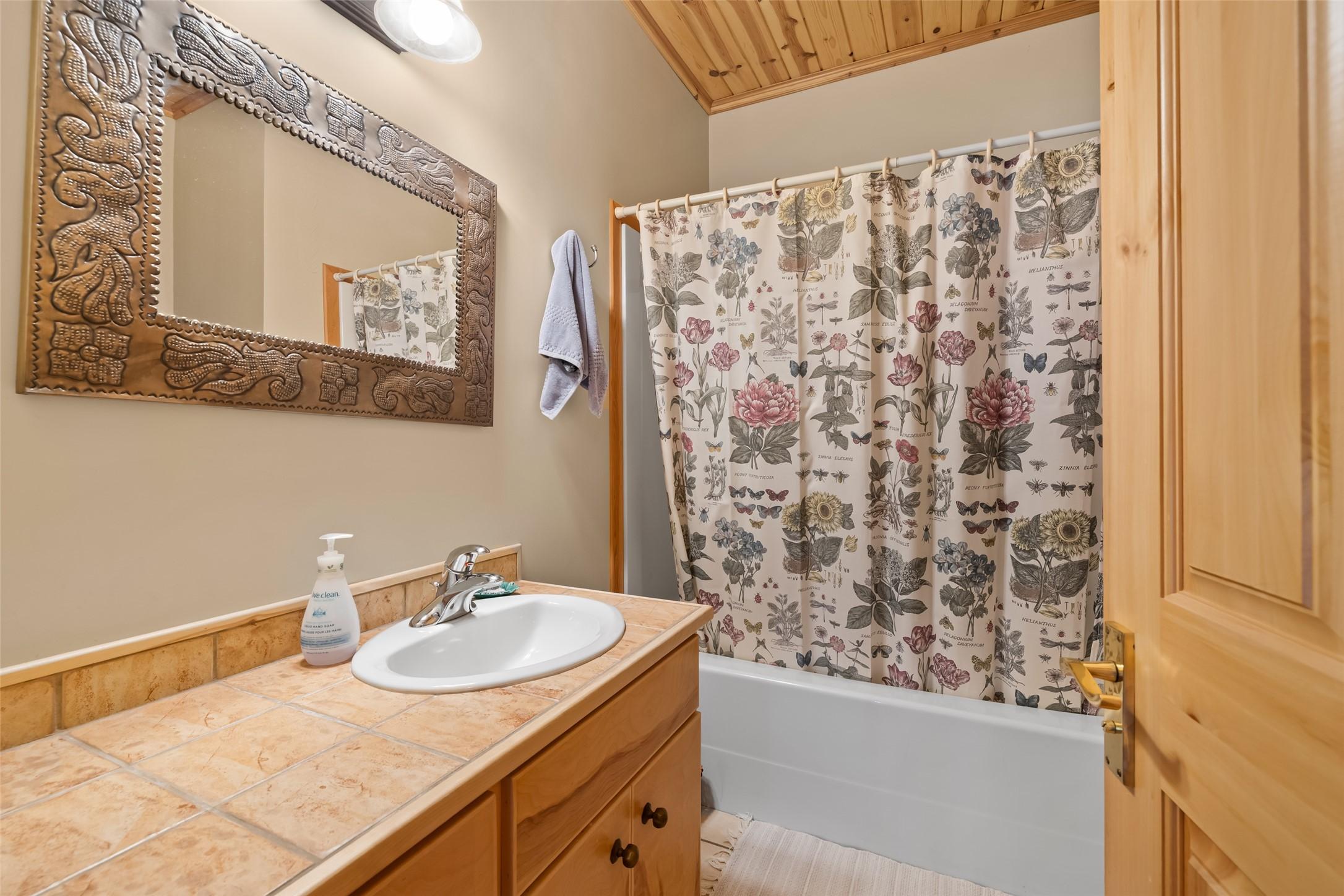 13 Sunrise Crescent, Kimberley, BC - Indoor Photo Showing Bathroom