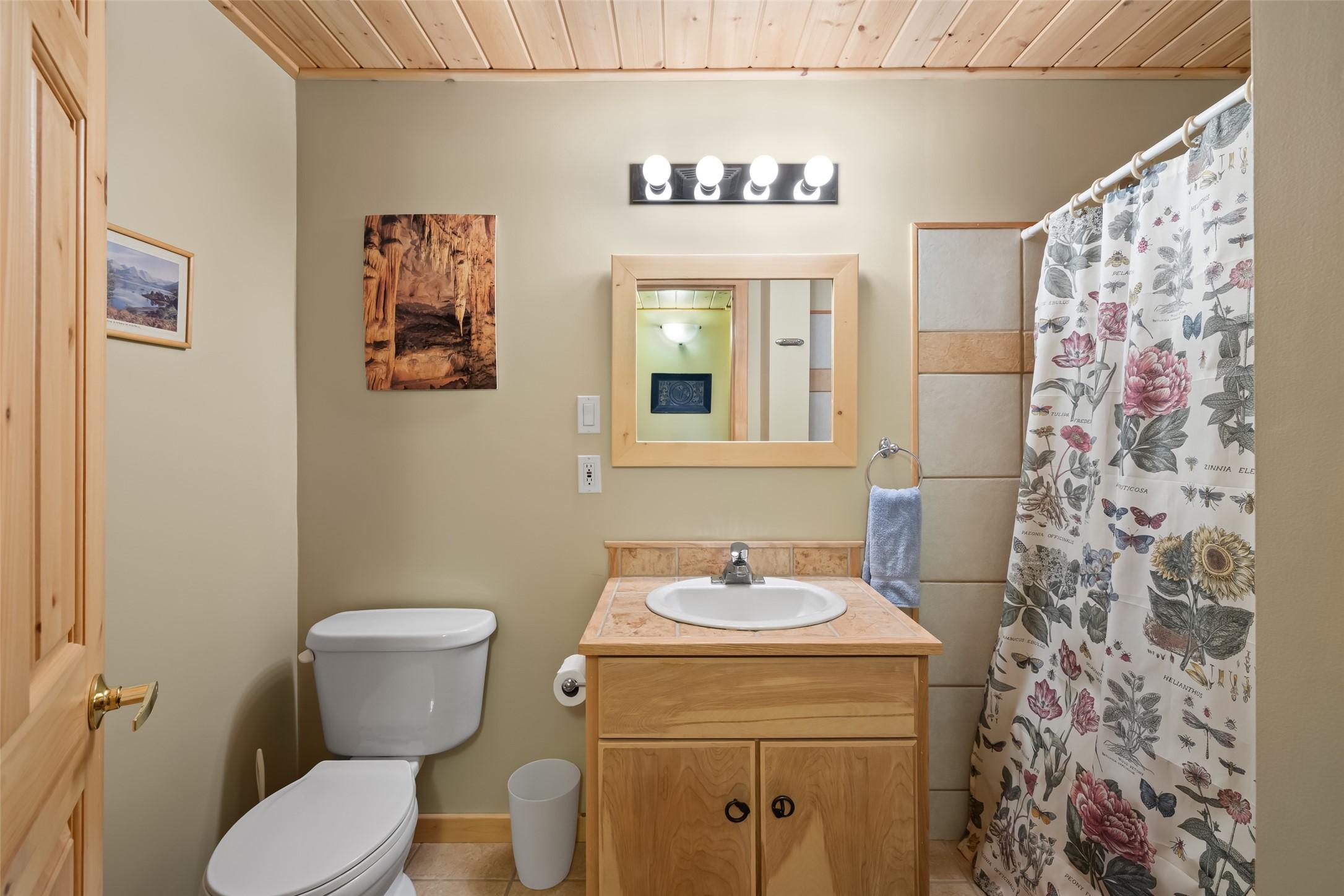 13 Sunrise Crescent, Kimberley, BC - Indoor Photo Showing Bathroom