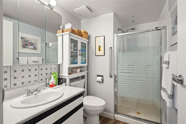 307-70 Dunkirk Dr, Winnipeg, MB - Indoor Photo Showing Bathroom