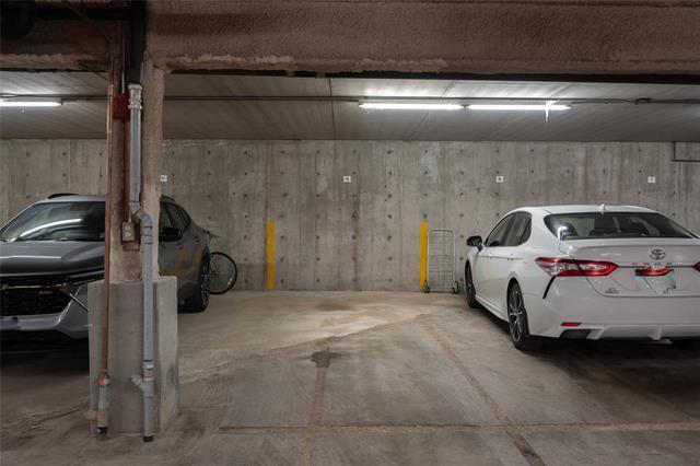 307-70 Dunkirk Dr, Winnipeg, MB - Indoor Photo Showing Garage