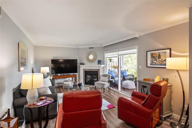 307-70 Dunkirk Dr, Winnipeg, MB - Indoor Photo Showing Living Room With Fireplace