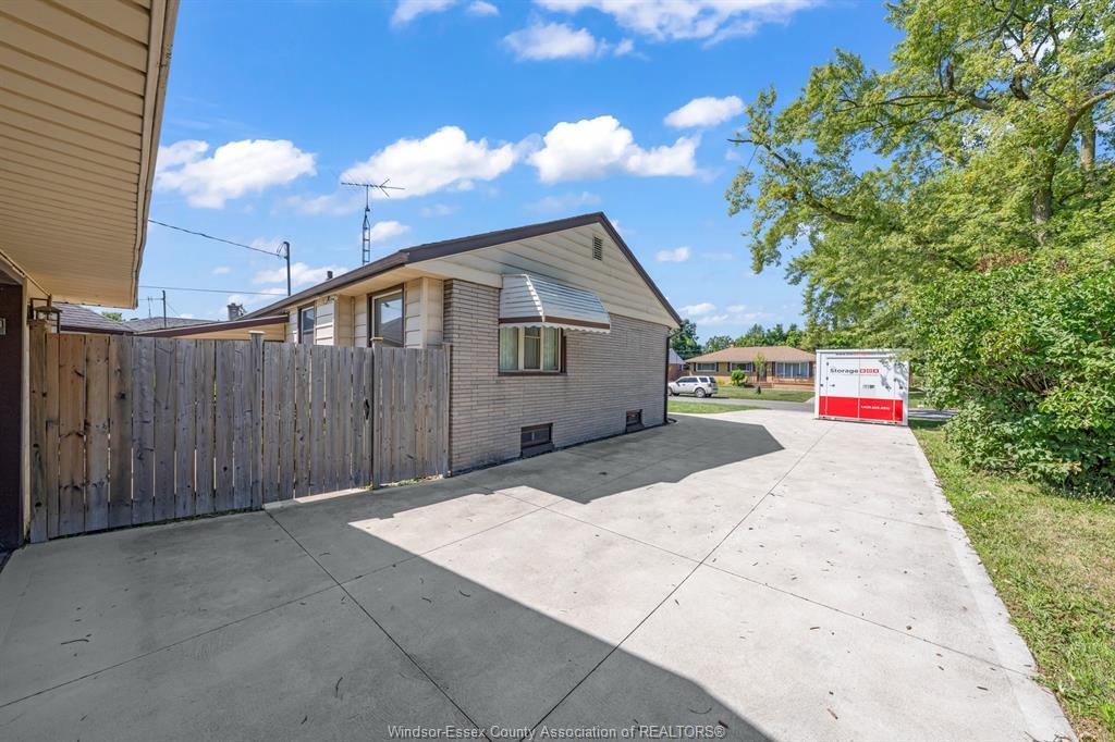 3302 Woodlawn Avenue, Windsor, ON - Outdoor With Exterior