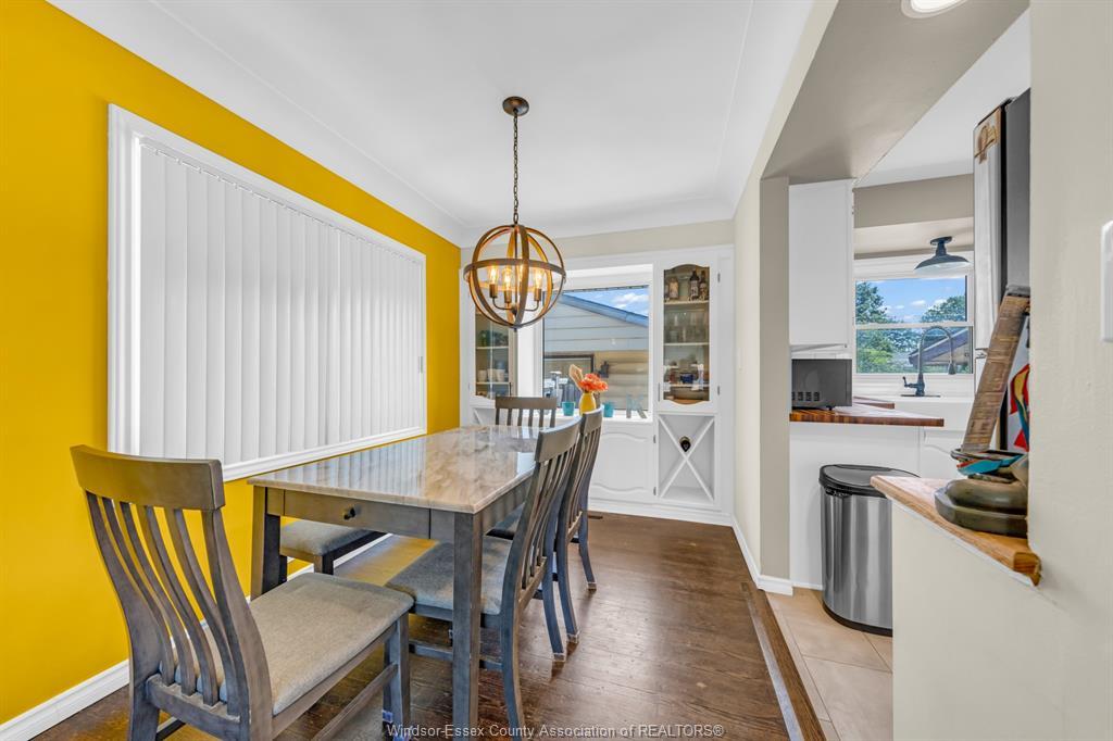 3302 Woodlawn Avenue, Windsor, ON - Indoor Photo Showing Dining Room