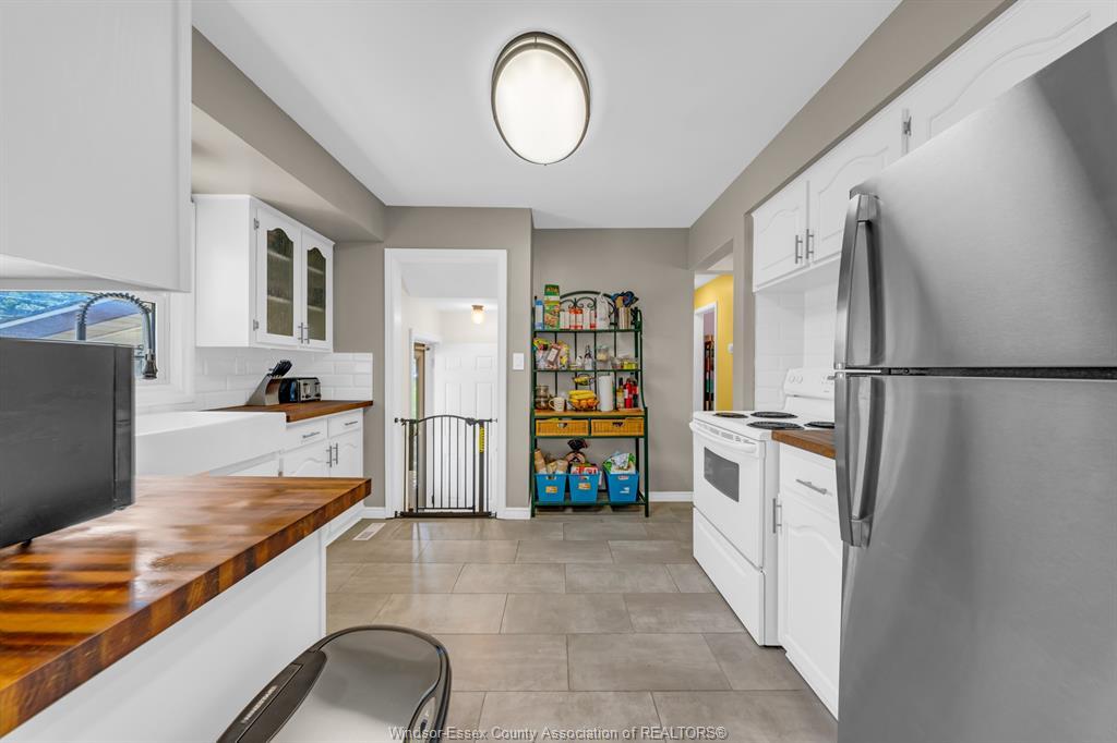 3302 Woodlawn Avenue, Windsor, ON - Indoor Photo Showing Kitchen
