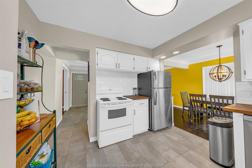 3302 Woodlawn Avenue, Windsor, ON - Indoor Photo Showing Kitchen