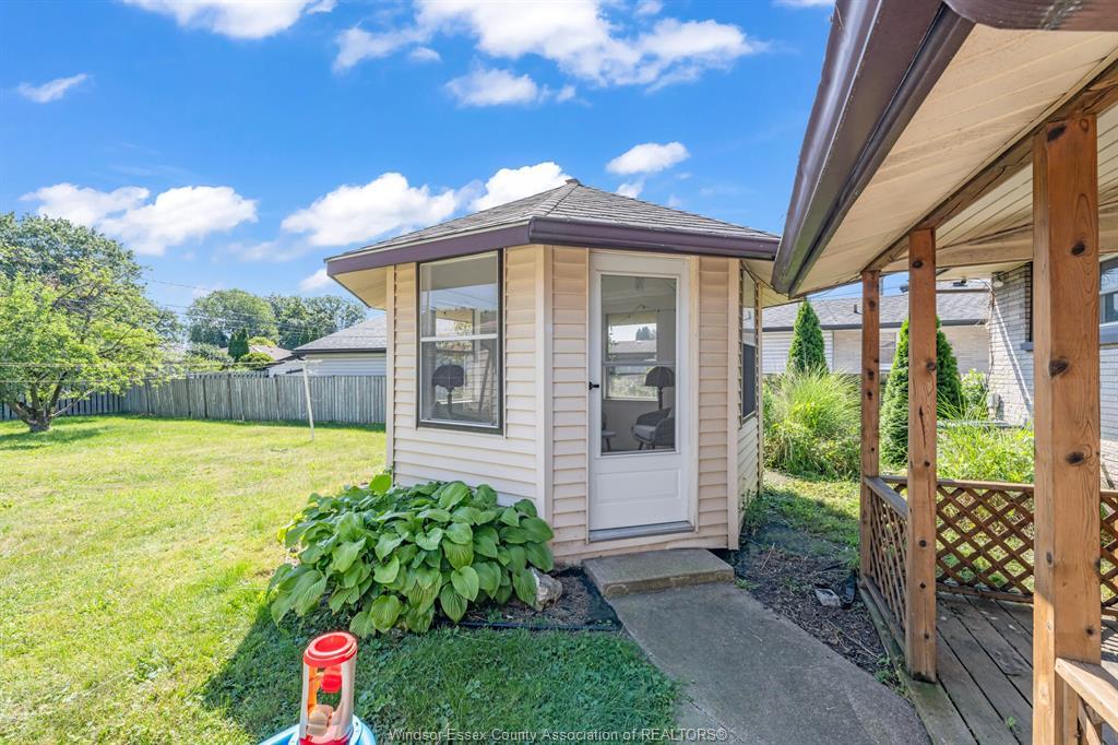 3302 Woodlawn Avenue, Windsor, ON - Outdoor