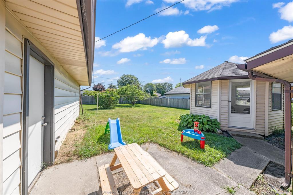 3302 Woodlawn Avenue, Windsor, ON - Outdoor With Exterior