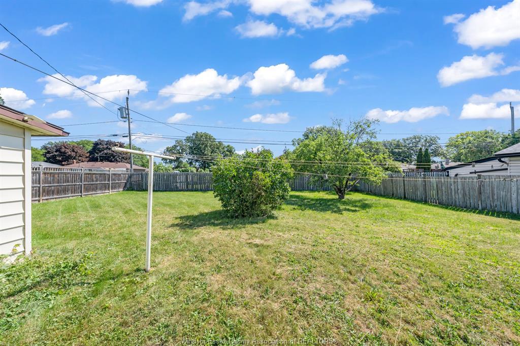 3302 Woodlawn Avenue, Windsor, ON - Outdoor