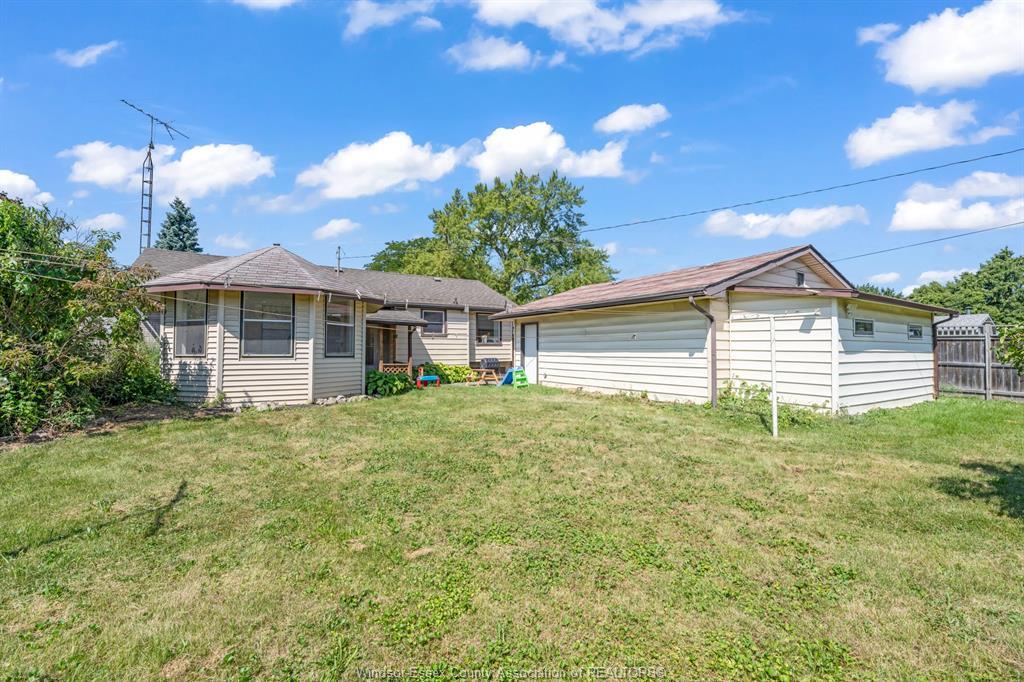 3302 Woodlawn Avenue, Windsor, ON - Outdoor