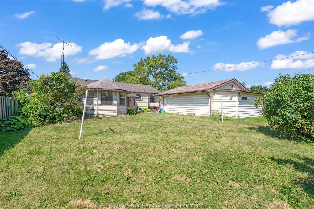 3302 Woodlawn Avenue, Windsor, ON - Outdoor