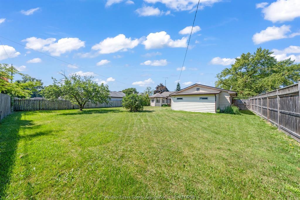 3302 Woodlawn Avenue, Windsor, ON - Outdoor