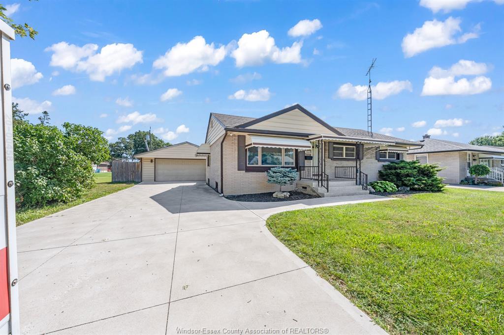 3302 Woodlawn Avenue, Windsor, ON - Outdoor