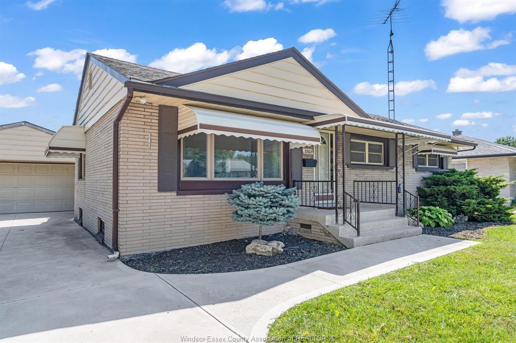 3302 Woodlawn Avenue, Windsor, ON - Outdoor