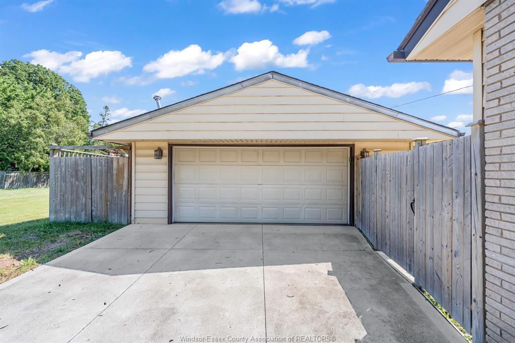 3302 Woodlawn Avenue, Windsor, ON - Outdoor With Exterior