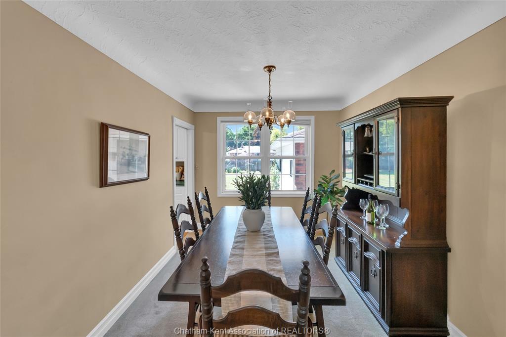 146 Canterbury Street, Chatham, ON - Indoor Photo Showing Dining Room