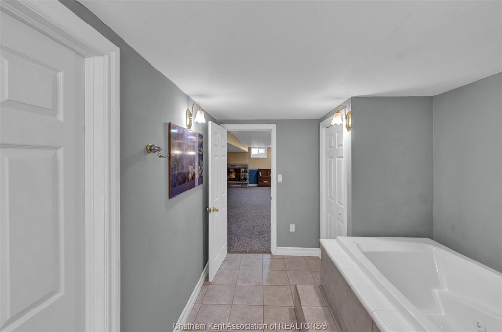 146 Canterbury Street, Chatham, ON - Indoor