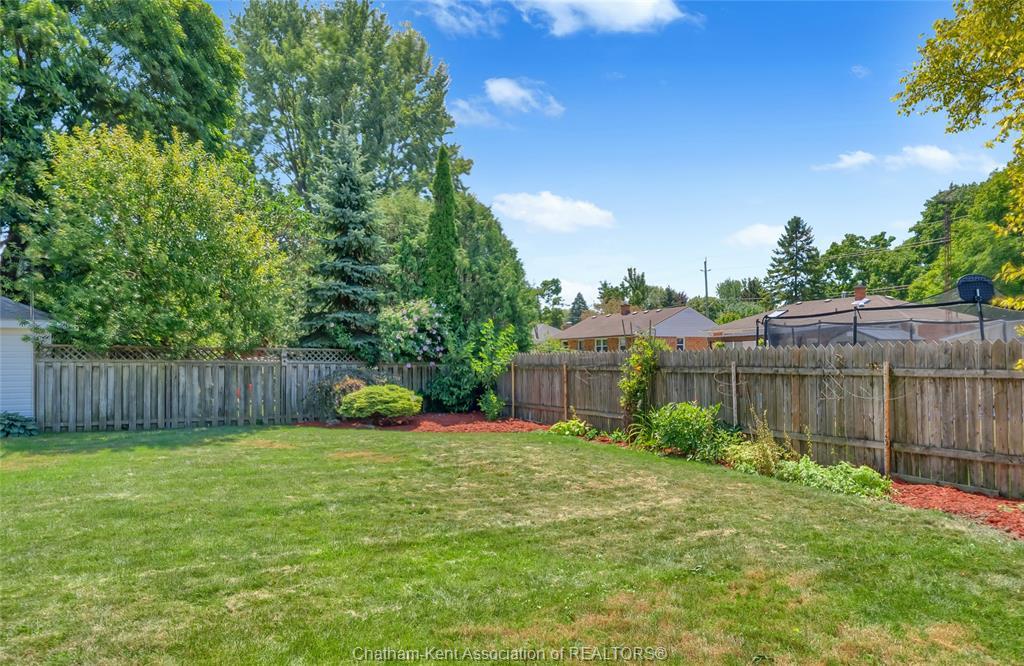 146 Canterbury Street, Chatham, ON - Outdoor With Backyard